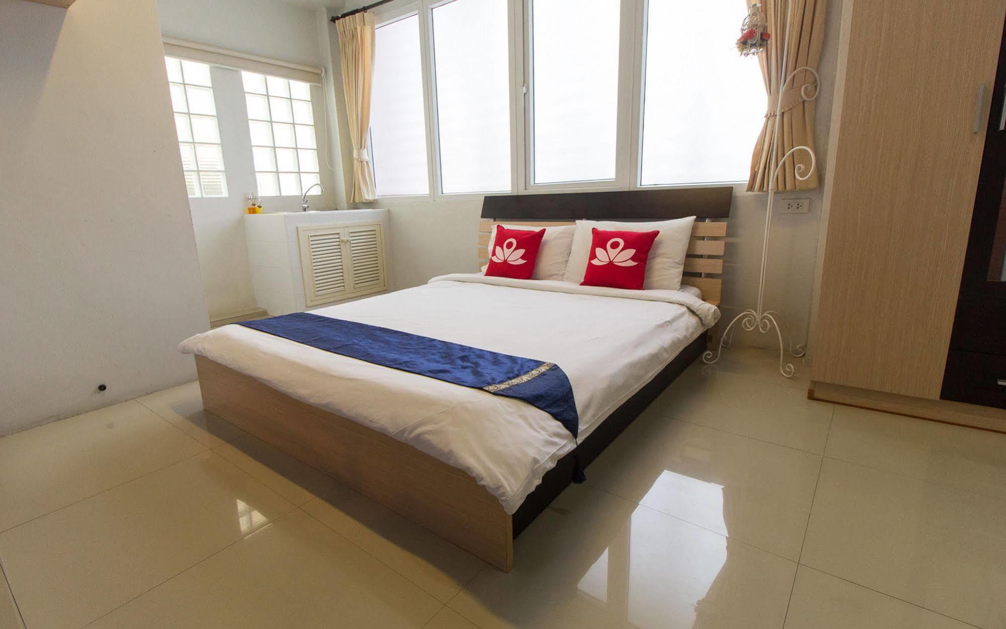 Zen Rooms Damrongrak Road Bangkok Exterior photo